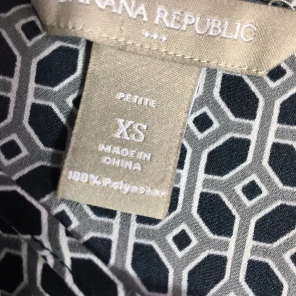 Banana Republic Black Gray Geometric Trellis Print Popover Top Split Scoop Neck